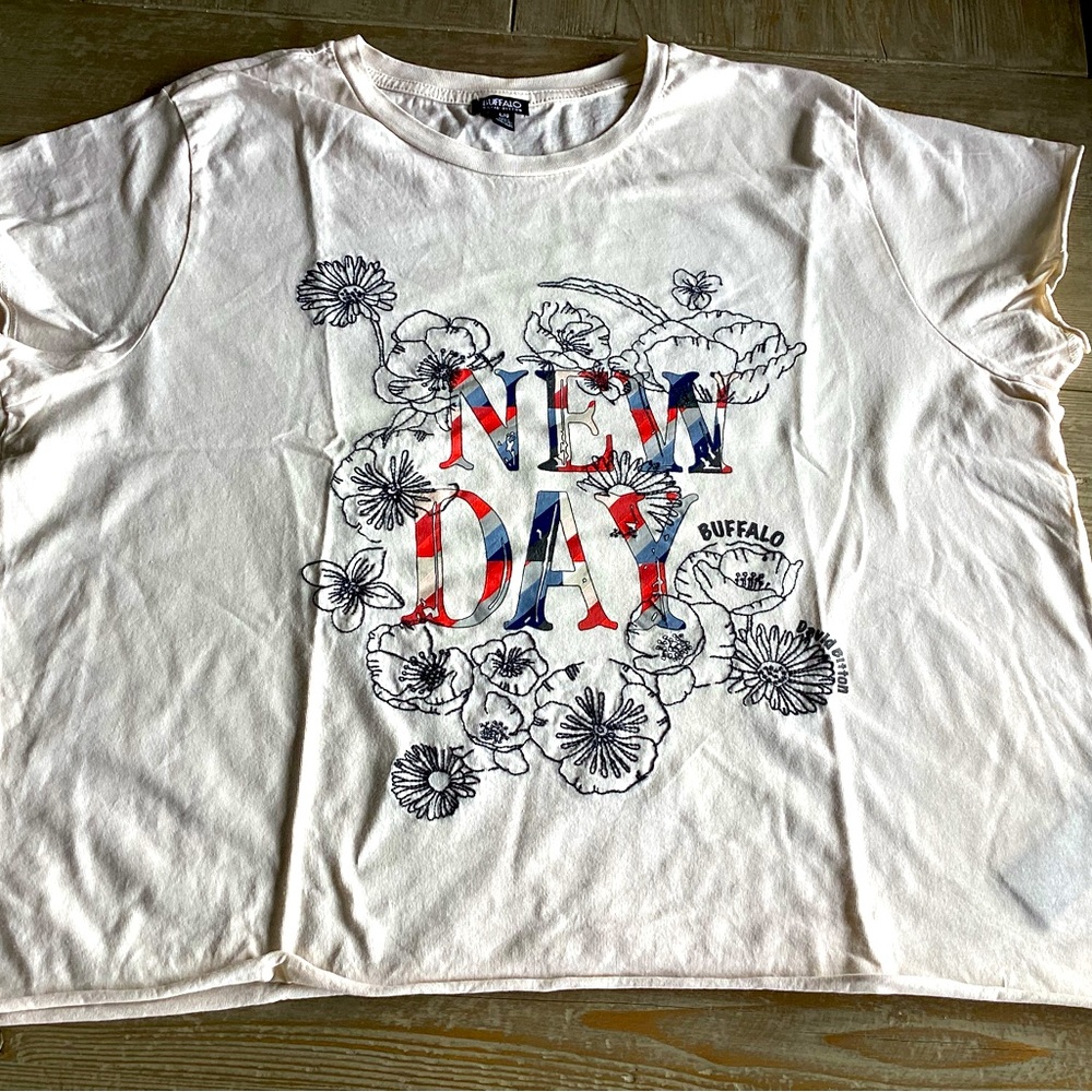 Buffalo cream short sleeve tshirt XL